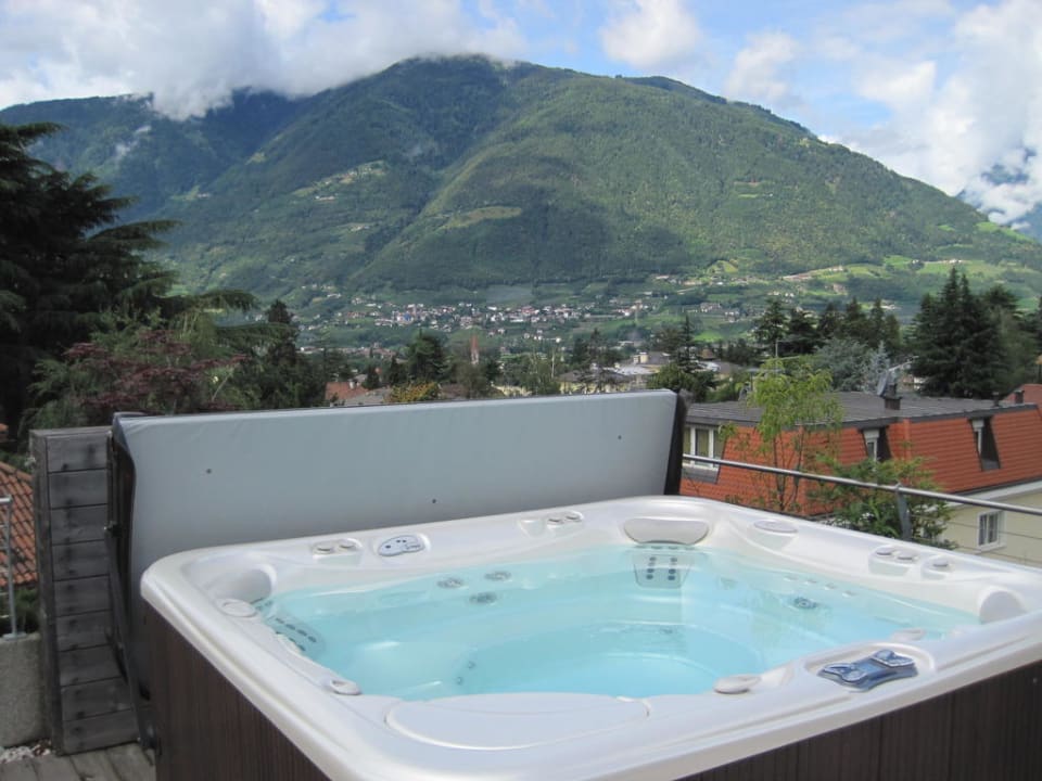 Whirlpool auf dem Dach Hotel Ansitz Plantiz