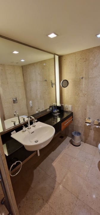 Zimmer Royal Orchid Sheraton Hotel & Towers