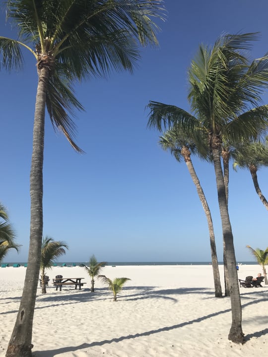 Außenansicht Hotel Outrigger Beach Resort