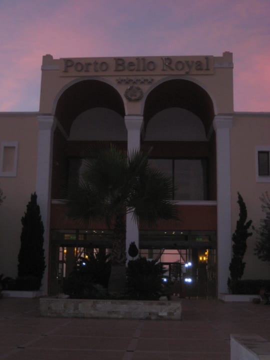 Hoteleingang Porto Bello Royal