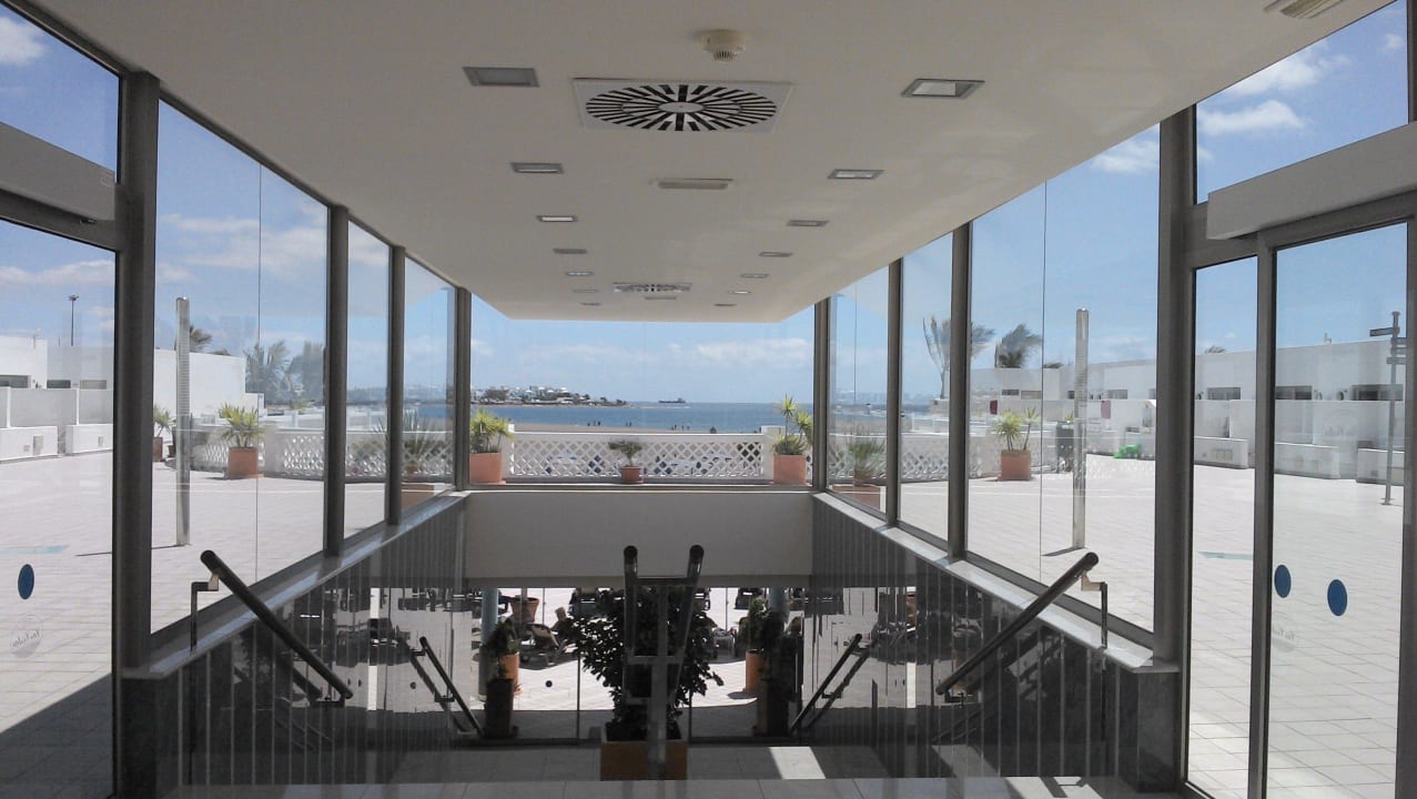 Von der Lobby Richtung Strand Hotel Las Costas