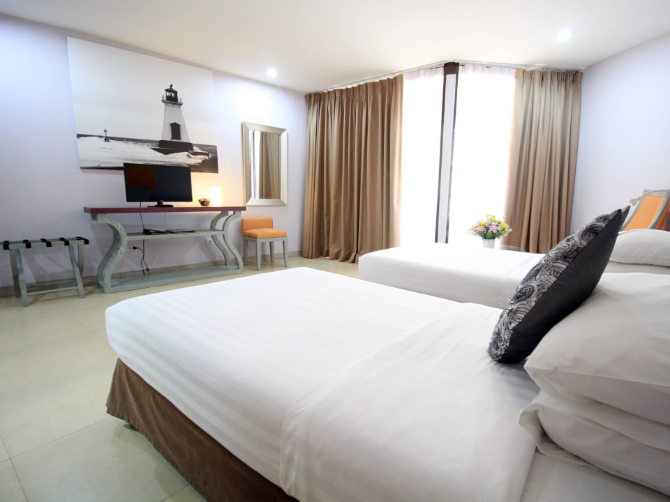 Premier Main Wing Hotel Tropicana Pattaya
