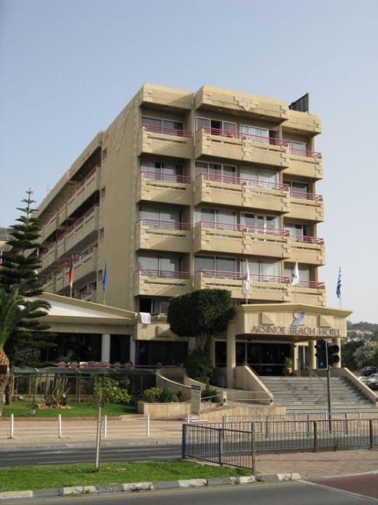 Widok hotelu od strony ulicy Hotel Arsinoe