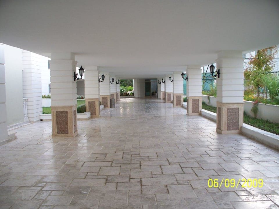 Outdoor Floor Alba Queen Hotel