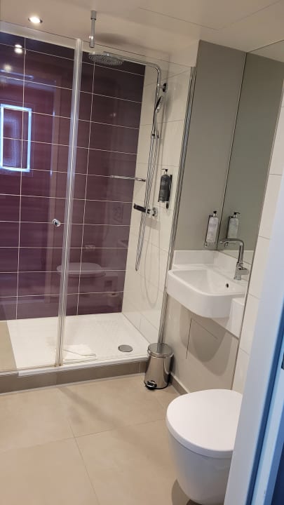 Zimmer Premier Inn Stuttgart City Centre Hotel