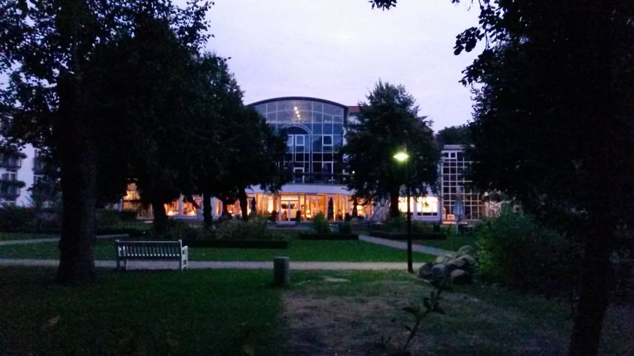 Blick vom Strand zum Hintereingang Seehotel Großherzog von Mecklenburg