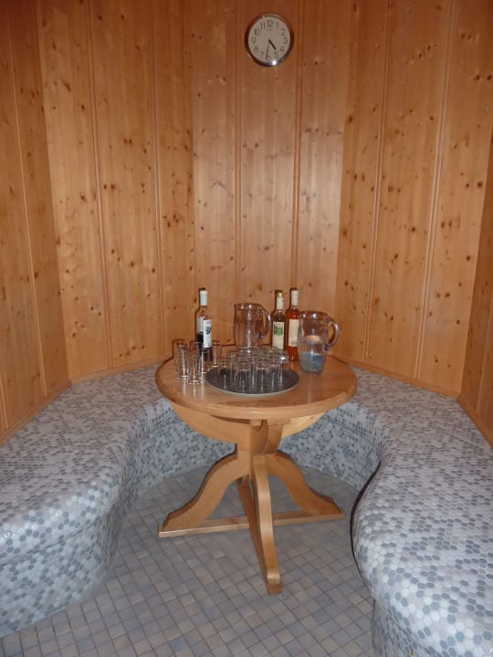 Erfrischungsecke im Saunabereich Hotel Hintertuxerhof