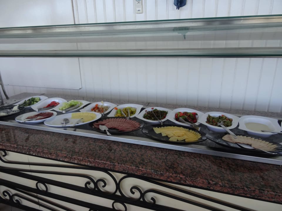 Frühstück im kleinem Fischrestaurant Desert Rose