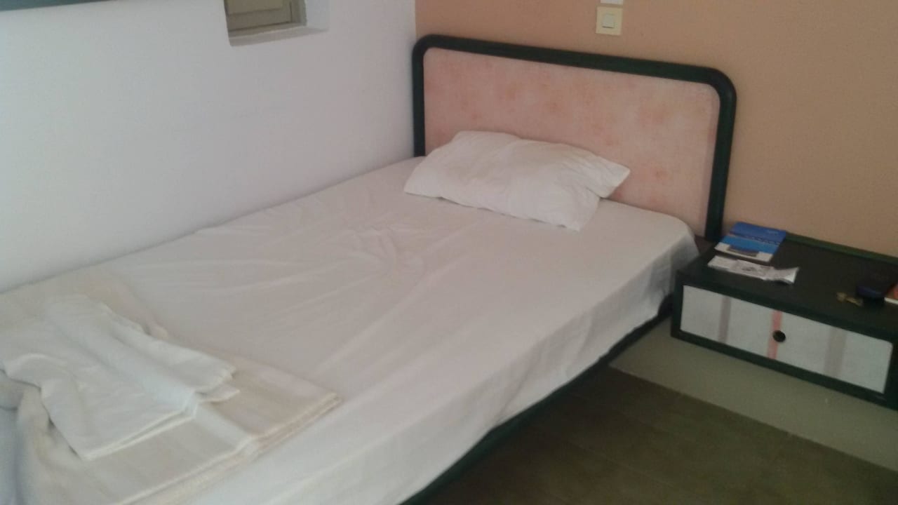 Bett Scaleta Beach Hotel