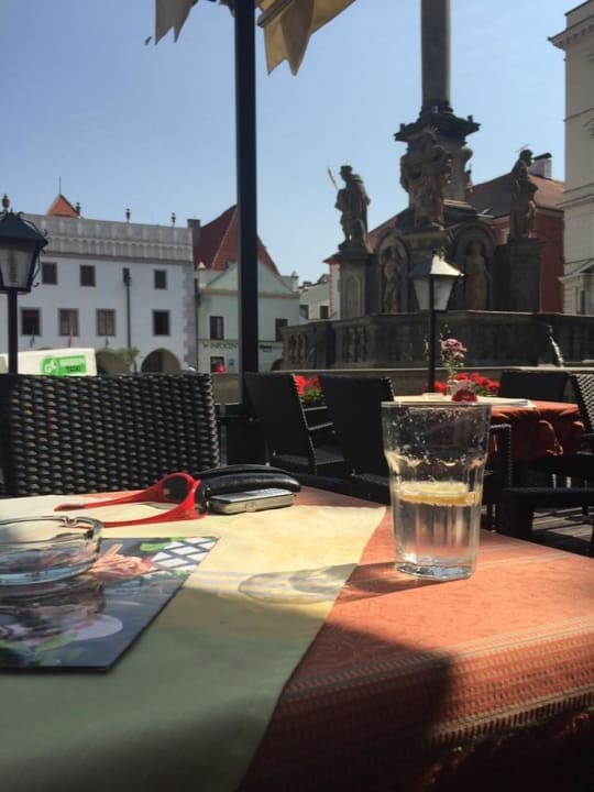 Blick über den Marktplatz  Hotel Zlatý Anděl