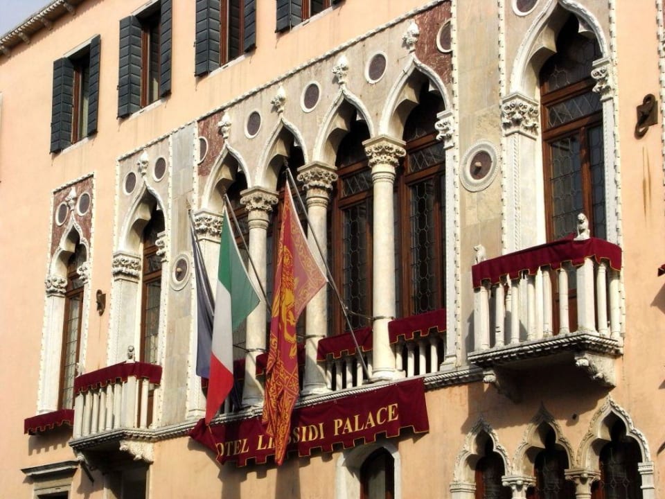 Balkon Hotel Liassidi Palace