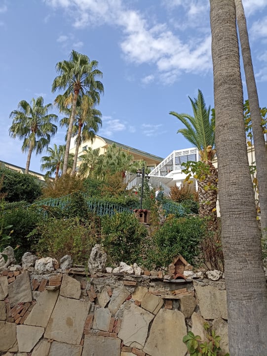 Gartenanlage Iz Flower Side Beach Hotel