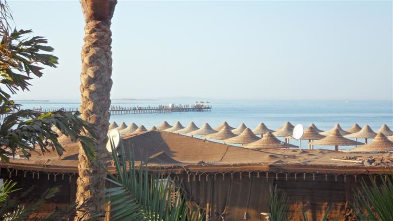 Blick vom Pool Richtung Strand Stella Beach Resort & Spa Makadi Bay