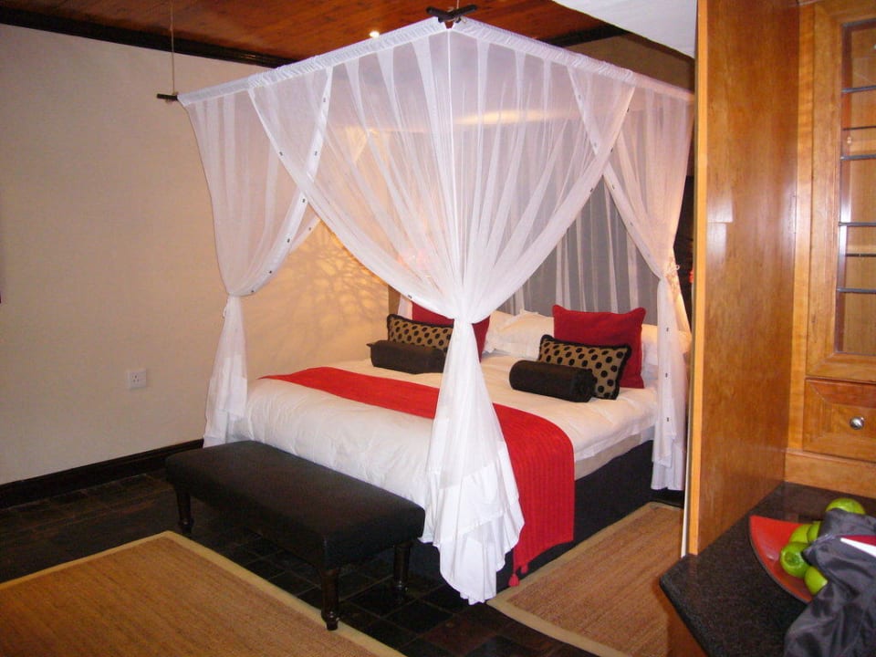 Schlafbereich in der Suite Hotel Woodall Country House