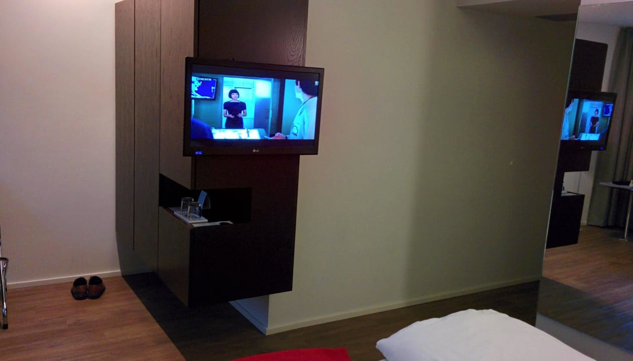 Schrank mit Flat TV Four Points Flex by Sheraton Vienna Hauptbahnhof