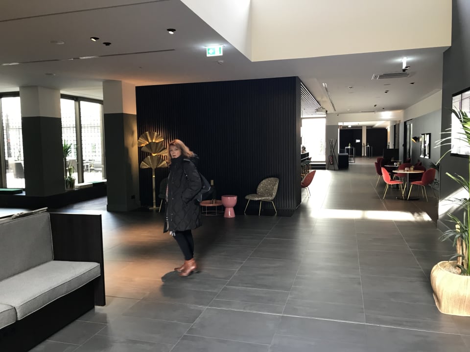 Lobby Mercure Hotel Wiesbaden City