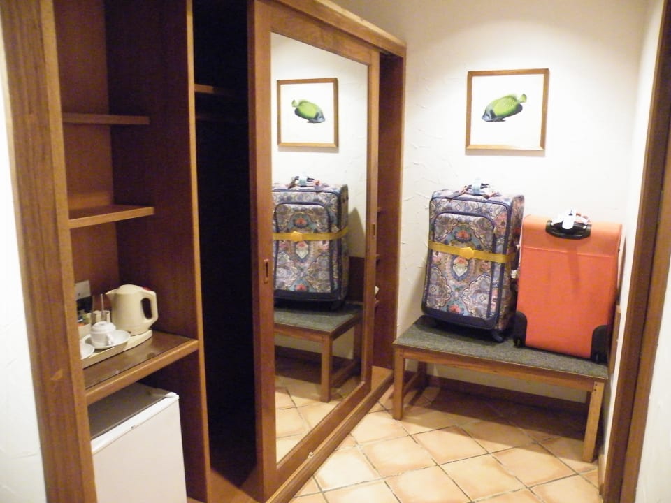 Kleiderschrank mit Wasserkochstation Kuramathi Maldives