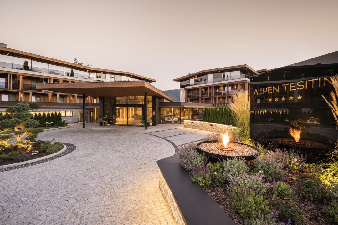 Außenansicht Hotel Alpen Tesitin