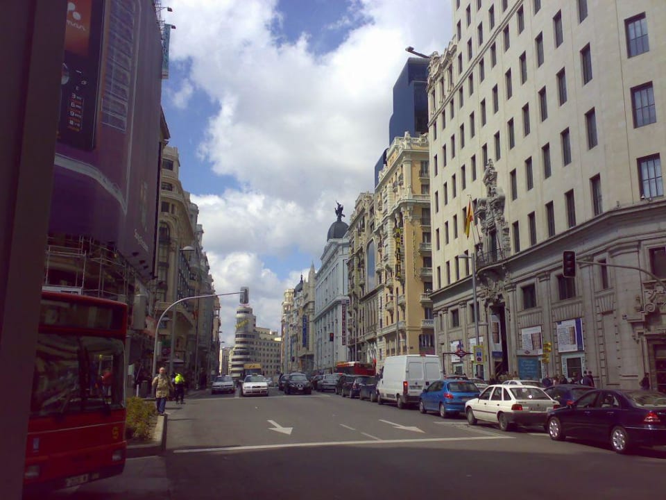 Sehr belebte Gran Via!  Espahotel Gran Vía