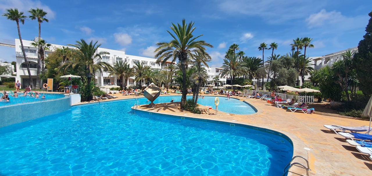 Pool Calimera Fido Gardens