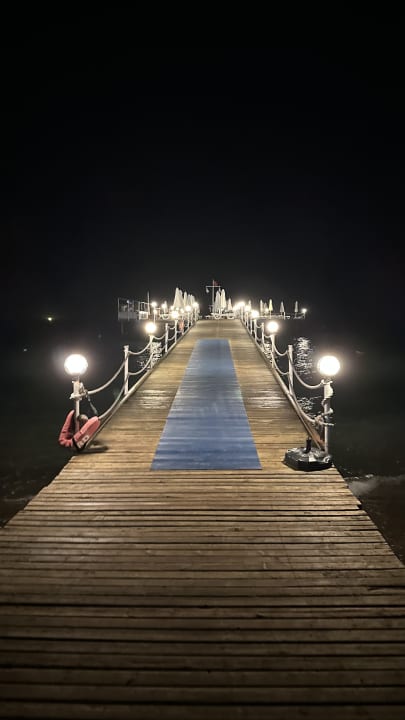 Strand Saturn Palace Resort Hotel