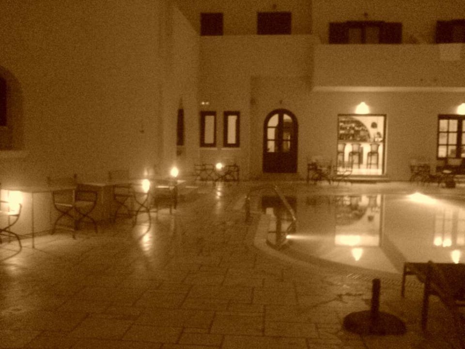 Abends beim Pool Hotel Epavlis