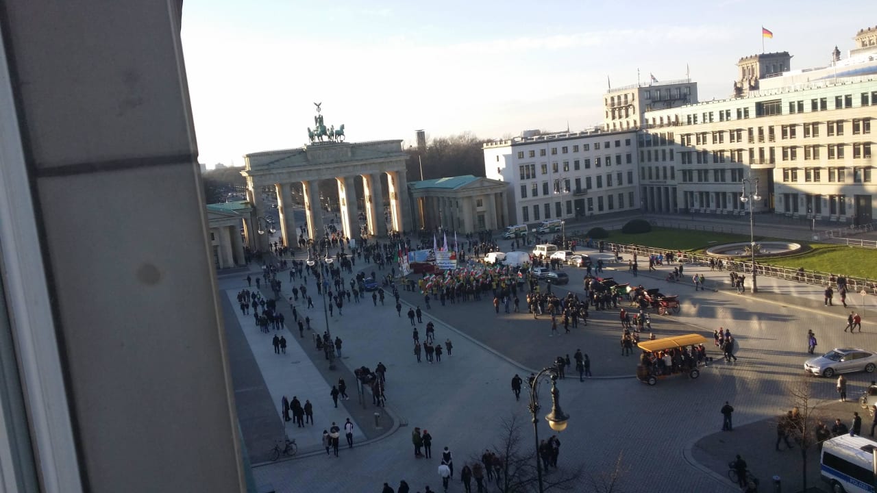 Vom 4. Stock aufs Brandenburger Tor Hotel Adlon Kempinski Berlin