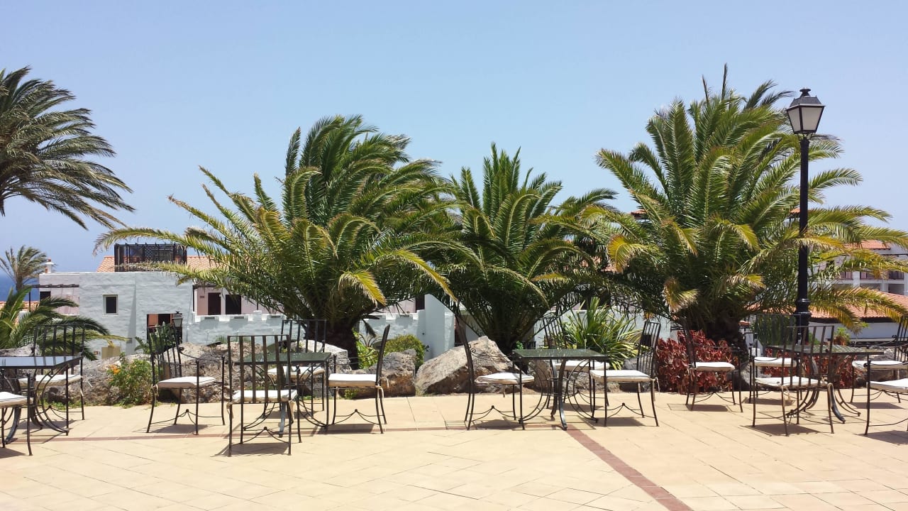Schöne Sitzmöglichkeit vor dem Theater TUI MAGIC LIFE Fuerteventura