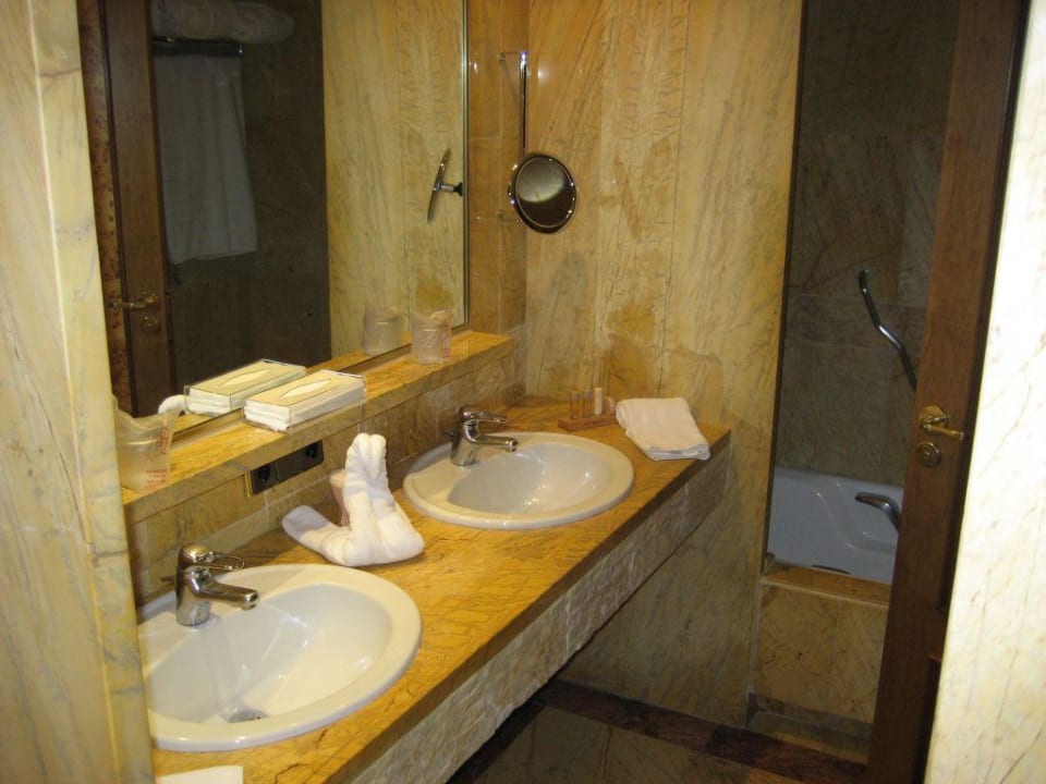 Bad Hotel Serrano Palace