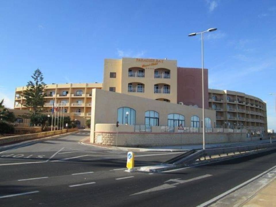 Einfahrtsbereich von der Straße Paradise Bay Resort Hotel