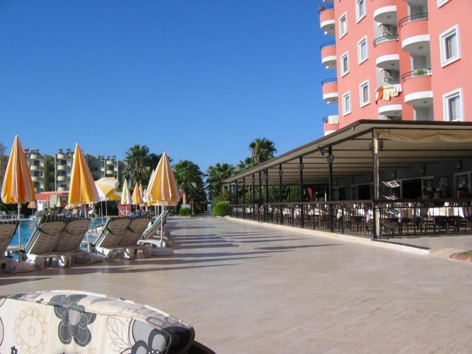 Poolbereich Hotel Royal Garden Beach