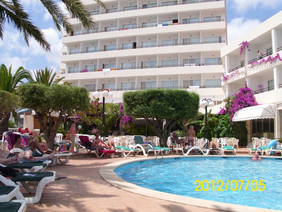 Pool mit einem kleinem Teil der Liegefläche Hotel Morito