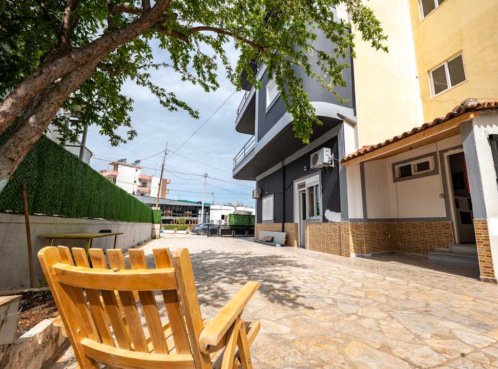 Gartenanlage Brothers of the World Hostel