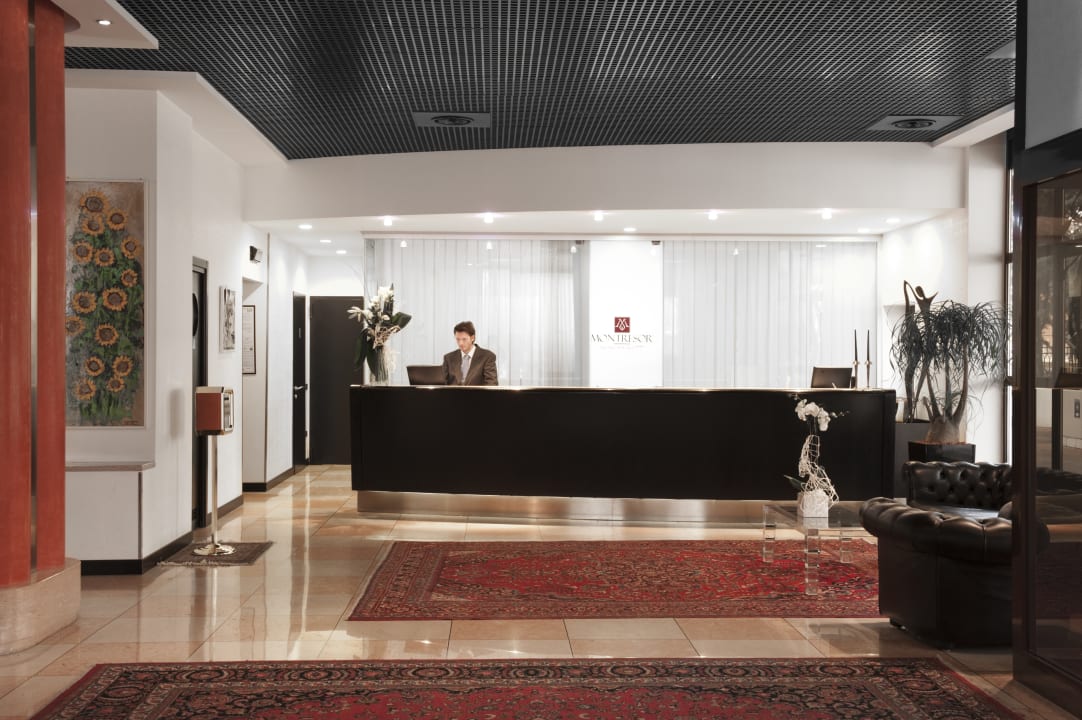Lobby Hotel Montresor Palace