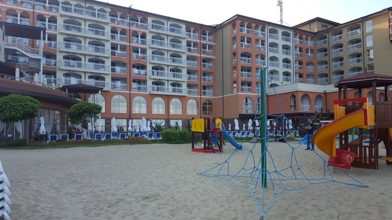 Hotel vom Strand aus gesehen Sol Luna Bay