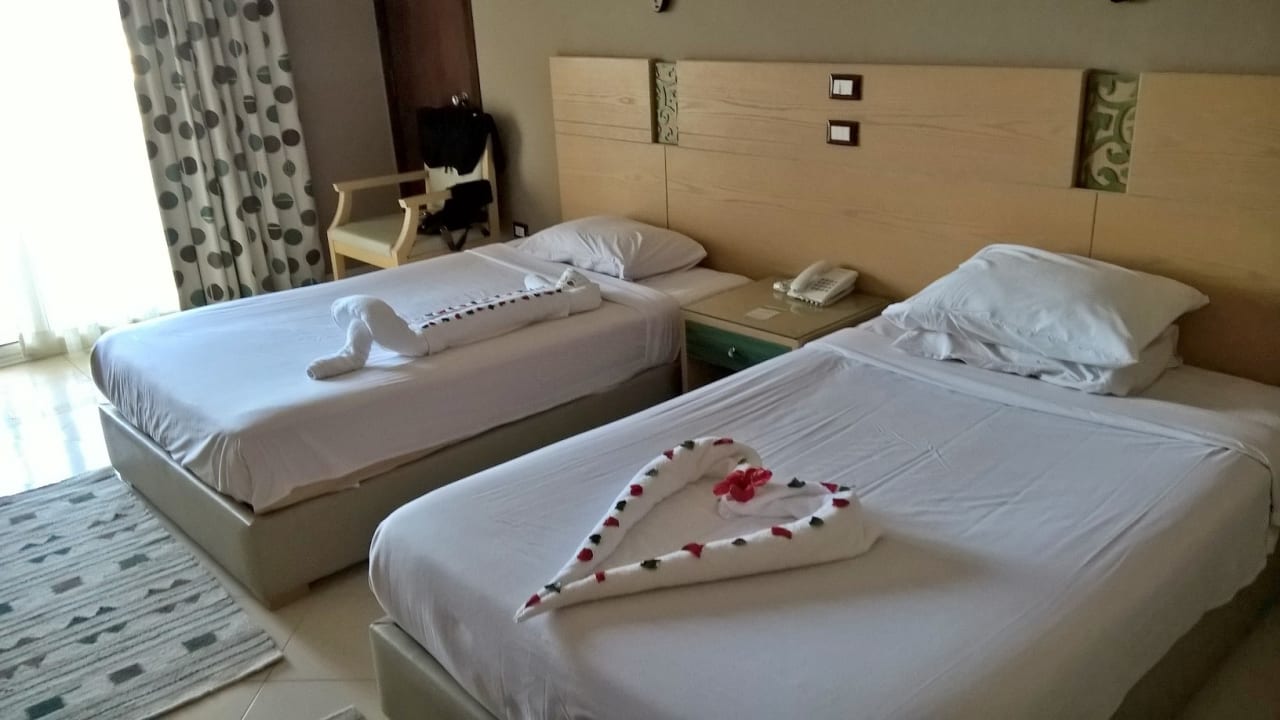 Zimmerdekoration vom Hotelboy, jeden Tag etwas Neues Regina Resort and Aqua Park Hurghada