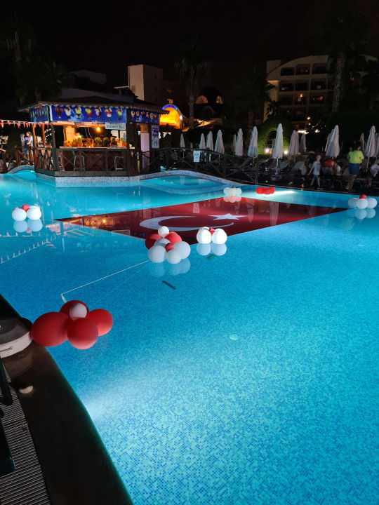 Pool Grand Seker Hotel