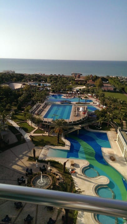 Blick vom Zimmer auf die Pools Sherwood Exclusive Lara