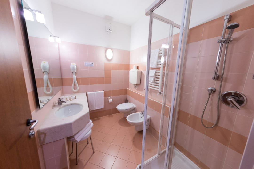 Room Toilet Hotel Montemezzi
