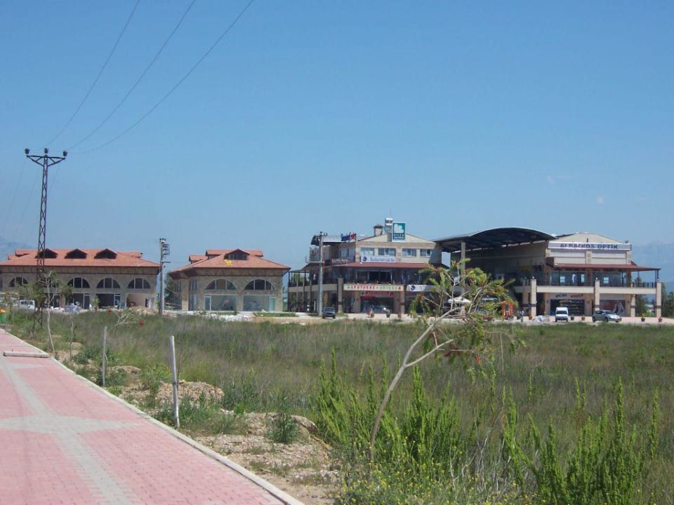 Kleines Shopping Center vor dem Hotel  Belek Beach Resort Hotel