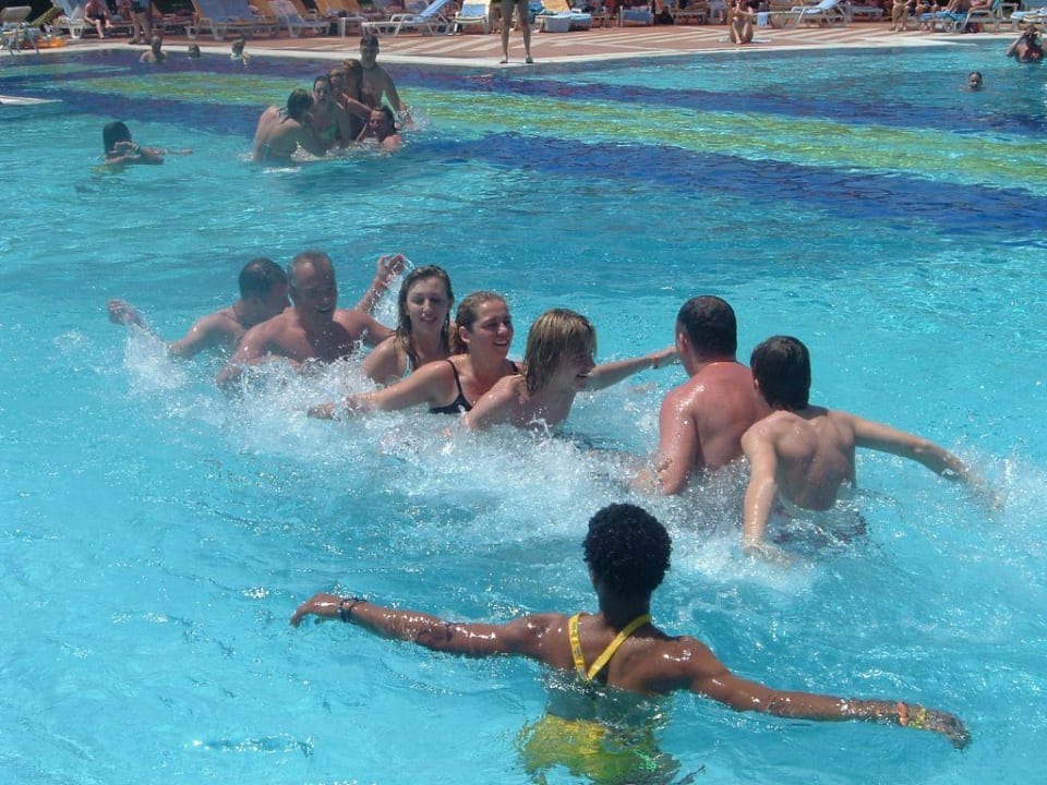 Poolspiele Le Jardin Resort