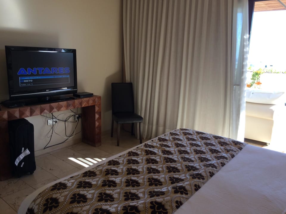 Fernseher Alondra Villas & Suites