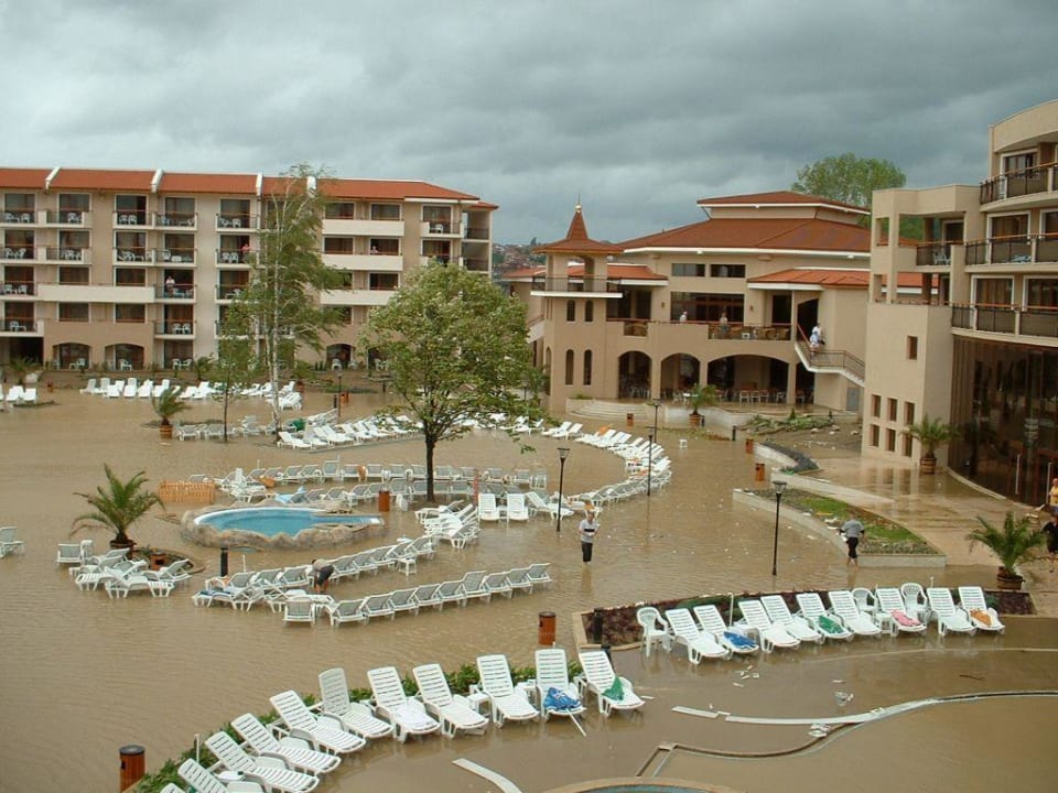 Die Poollandschaft nach der großen Flut HVD Clubhotel Miramar