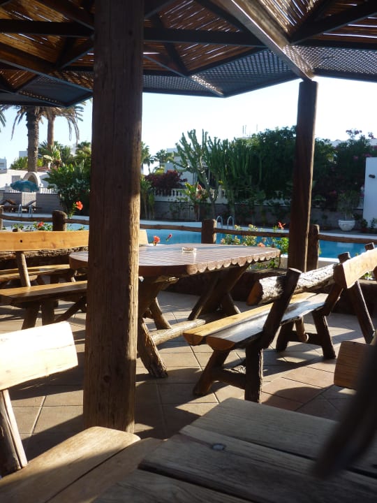 Poolbar.... HL Miraflor Suites Hotel