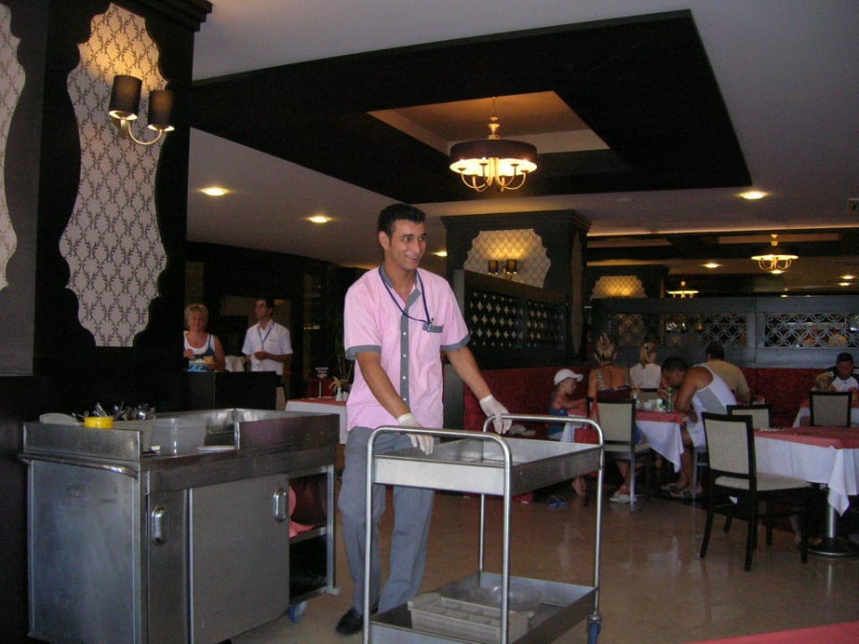 Fleißiger Angesteller bei der Arbeit Arycanda Kirman Premium