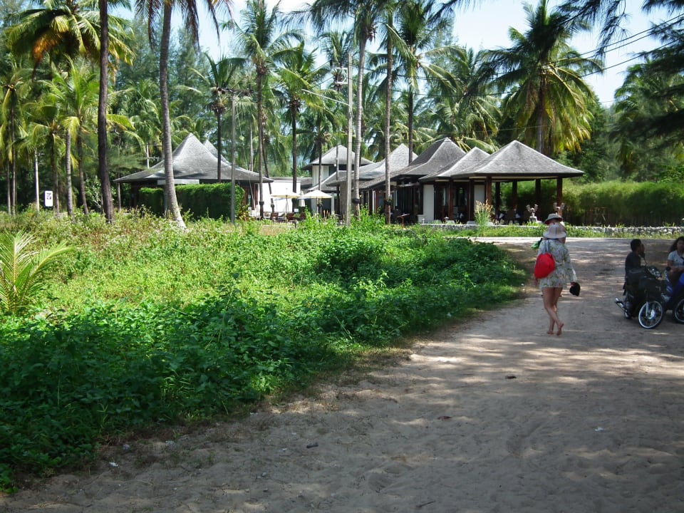 Ein paar Meter braucht es zum Strand Khaolak Blue Lagoon Resort