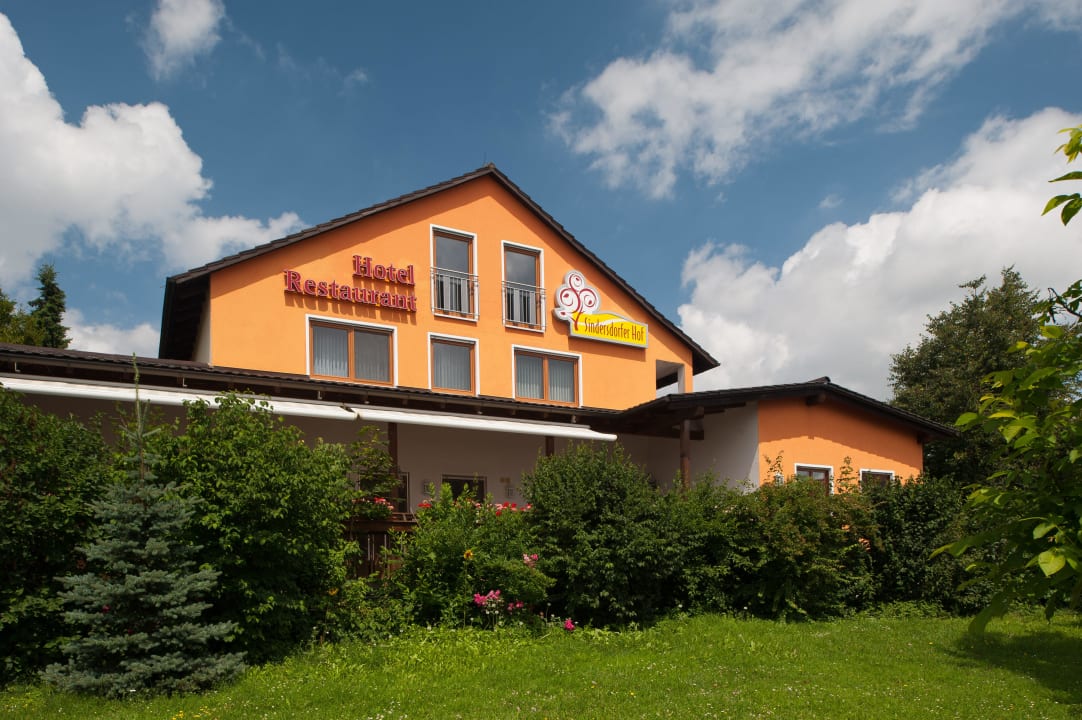 Vorderansicht Hotel Sindersdorfer Hof