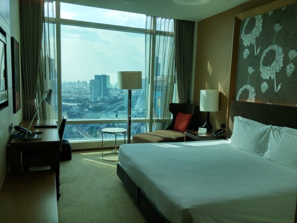 Wunderbarer Ausblick aus den bodentiefen Fenstern Eastin Grand Hotel Sathorn