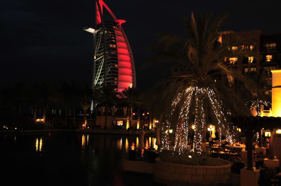 Stimmung bei Nacht im Hotel Jumeirah Mina A'Salam