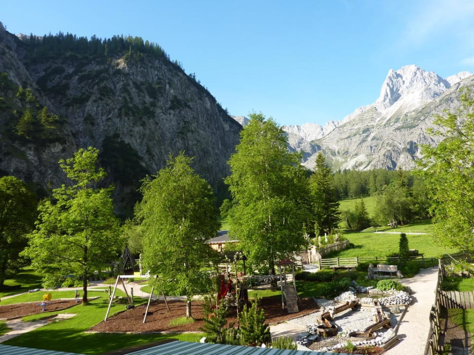 Kinderspielplatz mit Umgebung Gramai Alm alpengenuss & natur spa